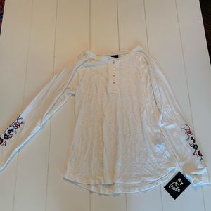 white art class shirt that has never been worn